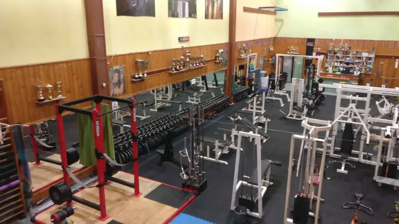 Pohľad zhora na celé fitness centrum Cardio Sport